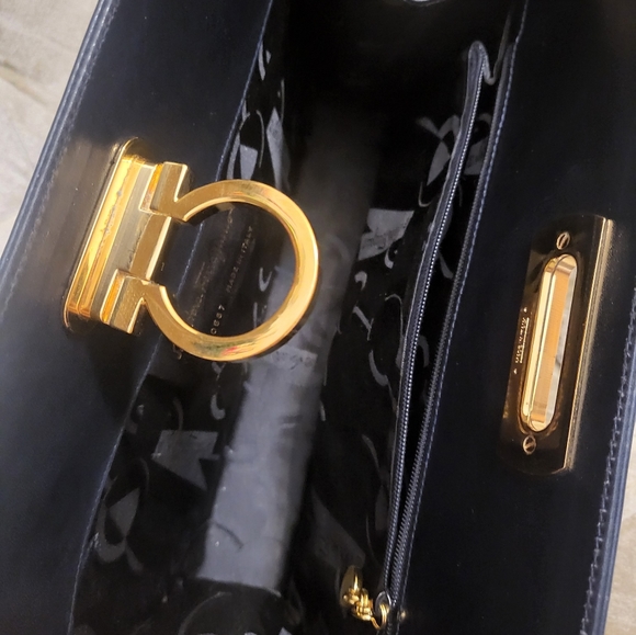 (SOLD)Authentic Salvatore Ferragamo 2 way  bag .(cluctch/crossbody bag) - Picture 5 of 8